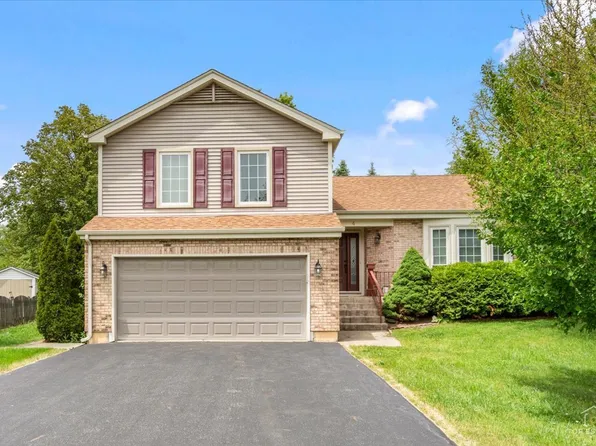 4 Waterbury Ct, Lake Zurich, IL 60047