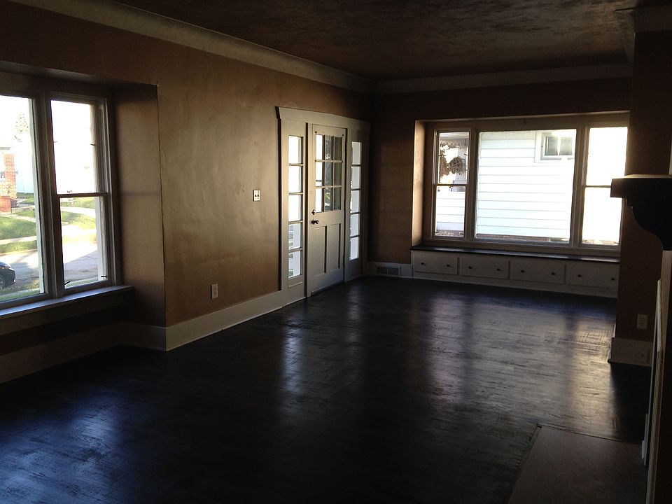 Lower Apt Living room