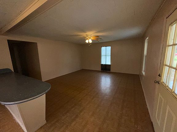 3rd image of 140 Desoto St