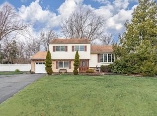 17 Whitehall Way, Manalapan, NJ 07726