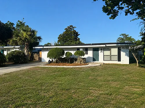 725 Holly Dr Photo 1