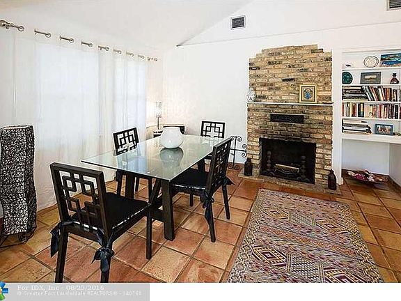 3rd image of 821 NE 17th Way