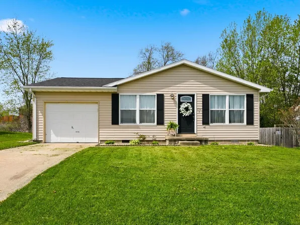 1716 S West Point Dr, Warsaw, IN 46580