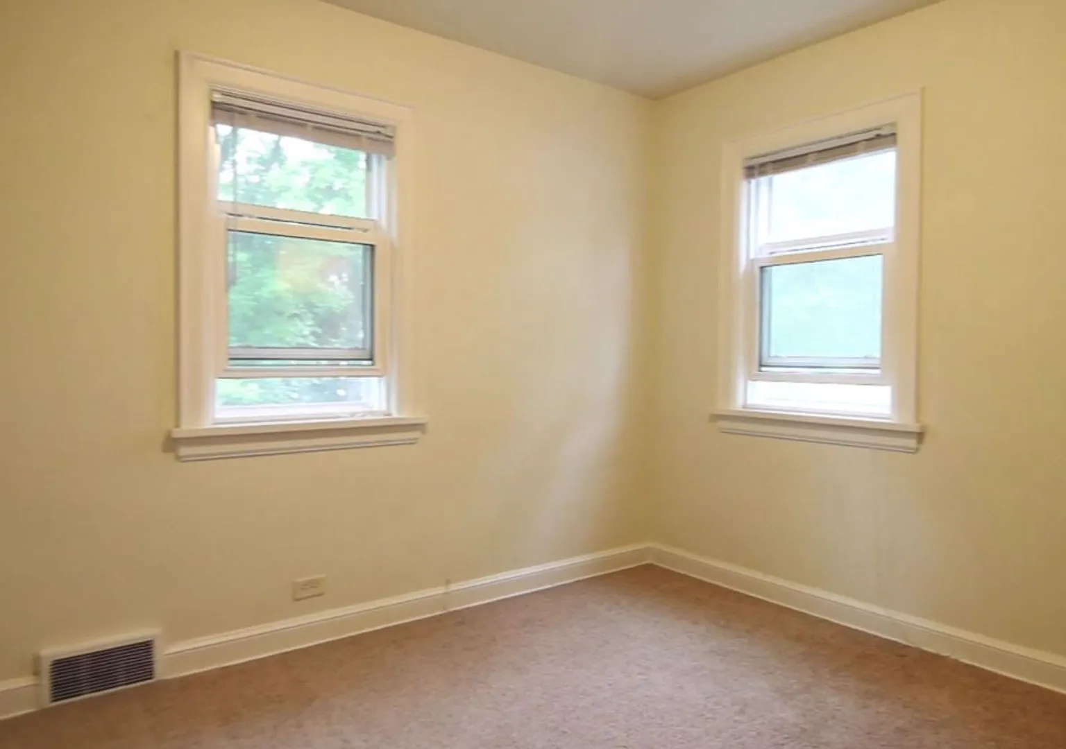 225/227 Summit Ave — Photo 4
