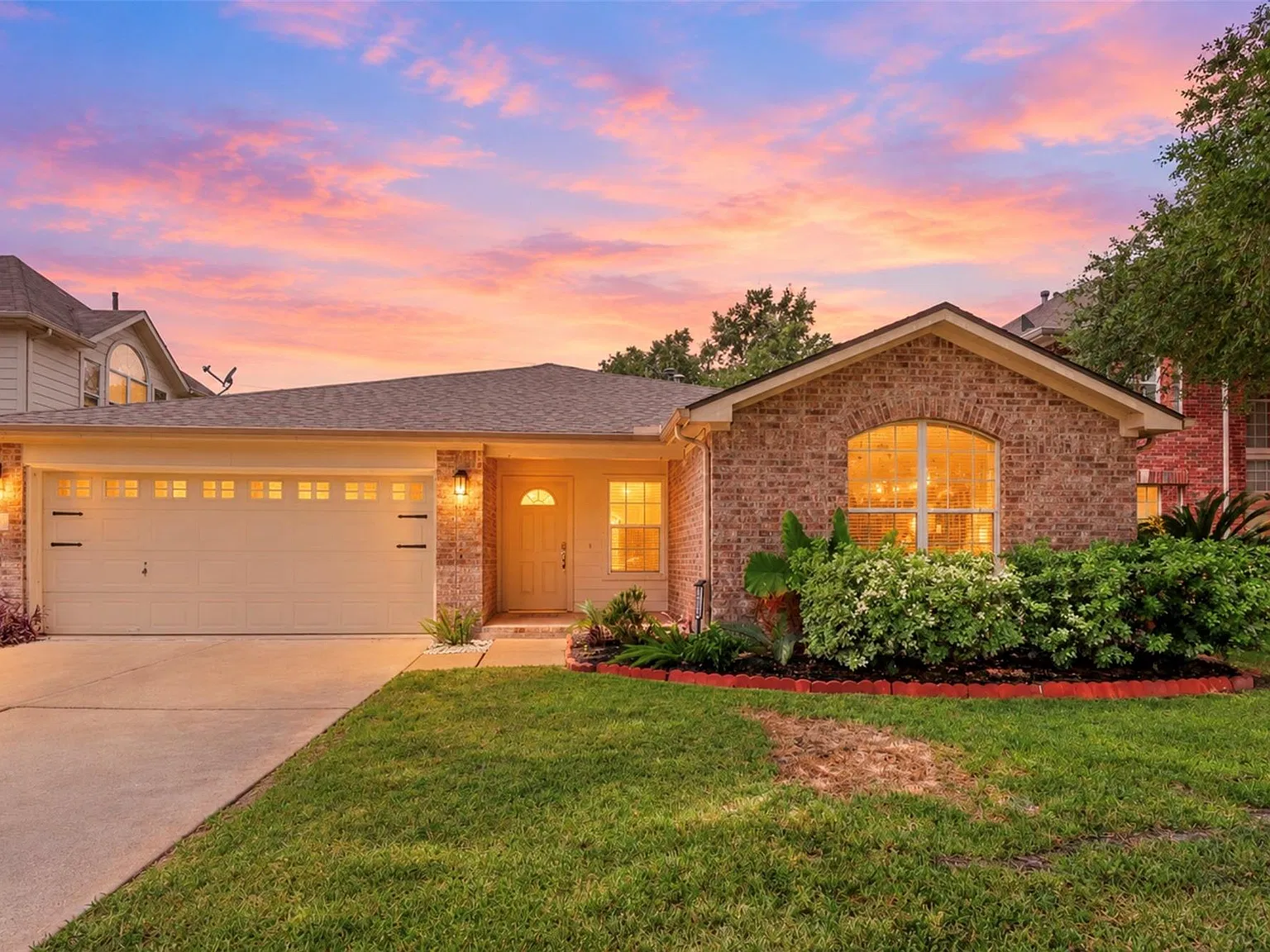 3 bed, 2.0 bath, 1540 sqft, $2,050 — Photo 1