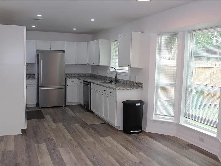 1802 Sleepy Creek Way — Photo 3