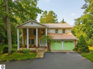 5658 SE Torch Lake Dr, Bellaire, MI 49615