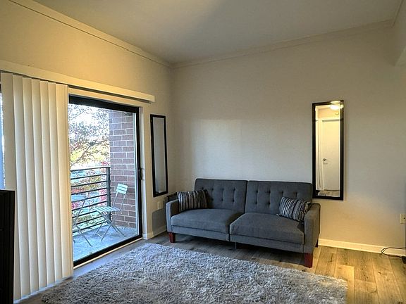 4th image of 715 N Church St Unit 414