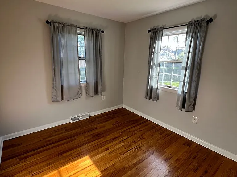 427 W Marion St — Photo 11