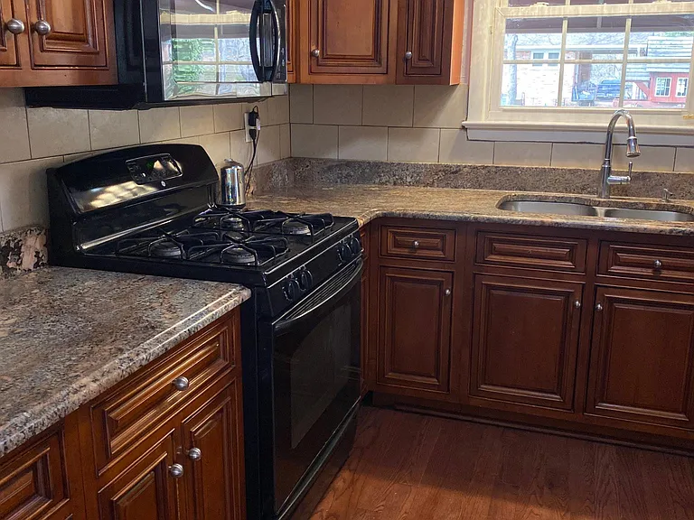 7916 Wynnwood Dr — Photo 2