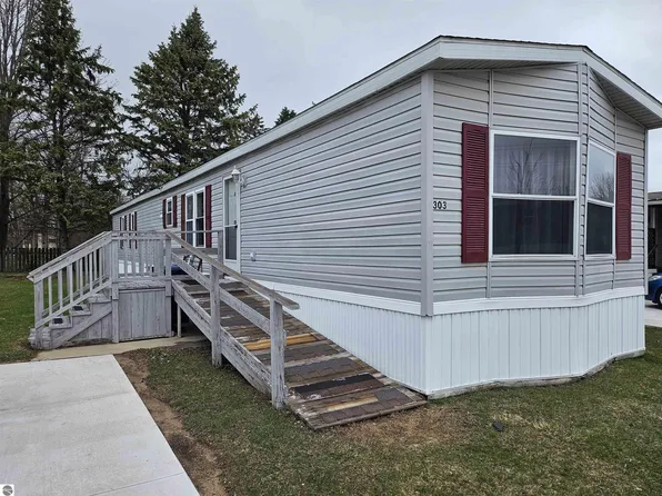 5232 E Broadway Rd #303, Mount Pleasant, MI 48858