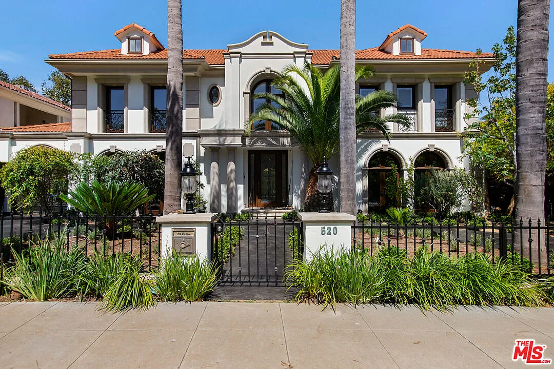5 bed, 5.5 bath, 6168 sqft, $40,000 — Photo 1