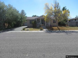 809 Welch Blvd, Lander, WY 82520
