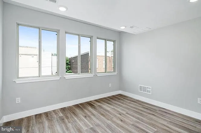 2348 Mountain St — Photo 11