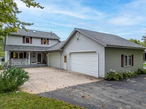 4636 W Salisbury Dr, Gladwin, MI 48624
