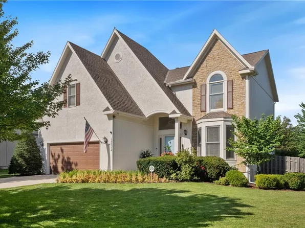 15212 Woodson St, Overland Park, KS 66223