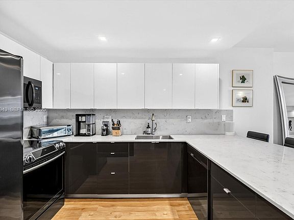 5th image of 2300 Collins Ave #714