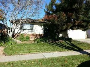 698 E San Carlos Ave, Fresno, CA 93710