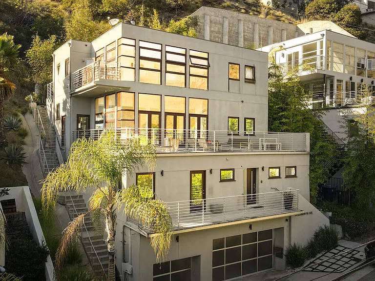 1929 N Curson Pl — Photo 1