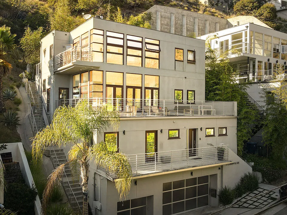 1929 N Curson Pl