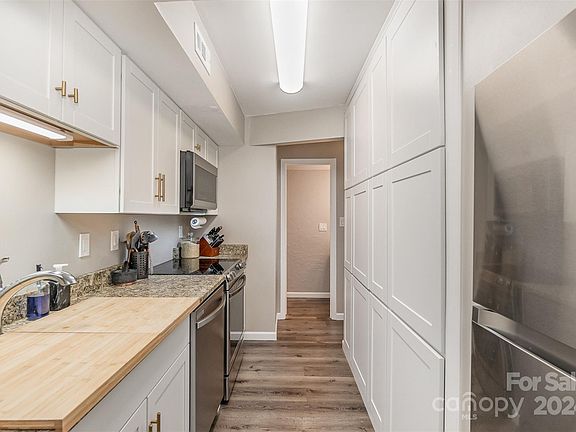 4th image of 7037 Stonington Ln