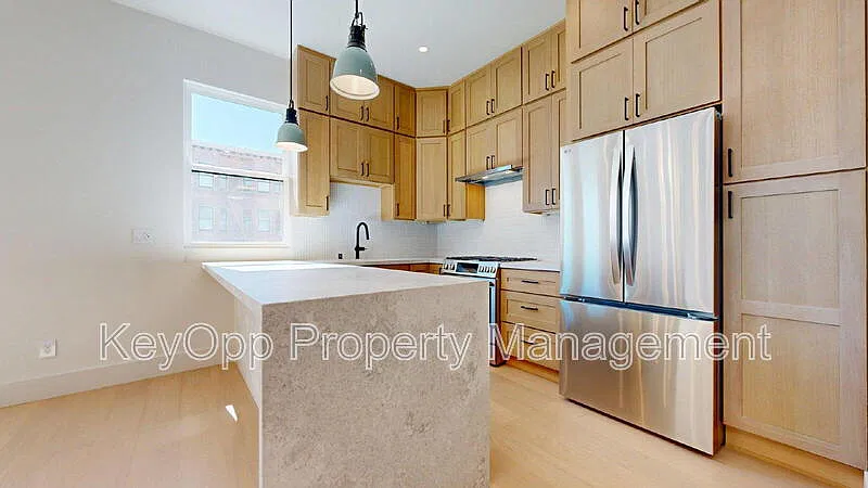 3 bed, 1.0 bath, 1194 sqft, $7,450 — Photo 4
