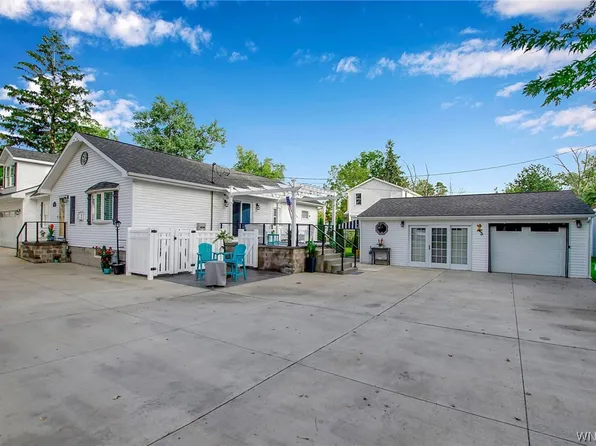 961 Douglas Pl, Irving, NY 14081