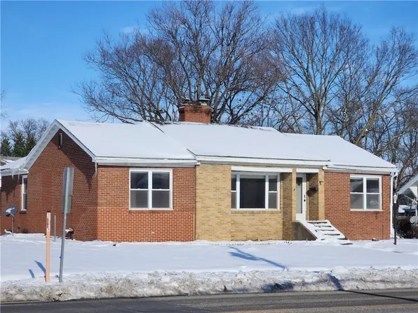 304 E Jackson St, Sullivan, IL 61951