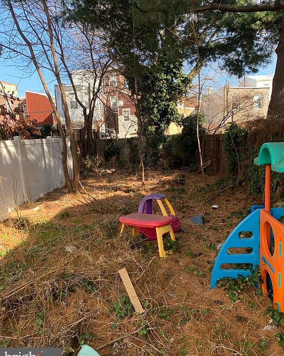 2nd image of 1113 Crease St