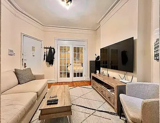 Rented by Compass | media 9