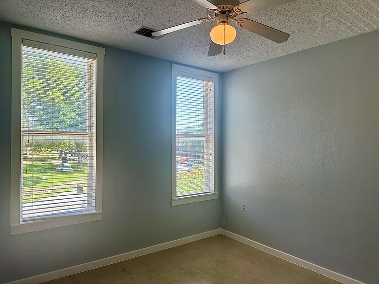 140 1/2 E San Antonio St #5 — Photo 13