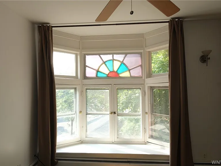4 Saint Johns Pl #4 — Photo 4