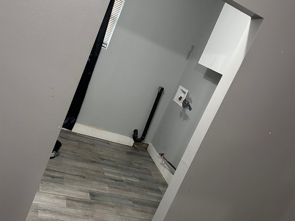 1st image of 2800 Dolores Dr