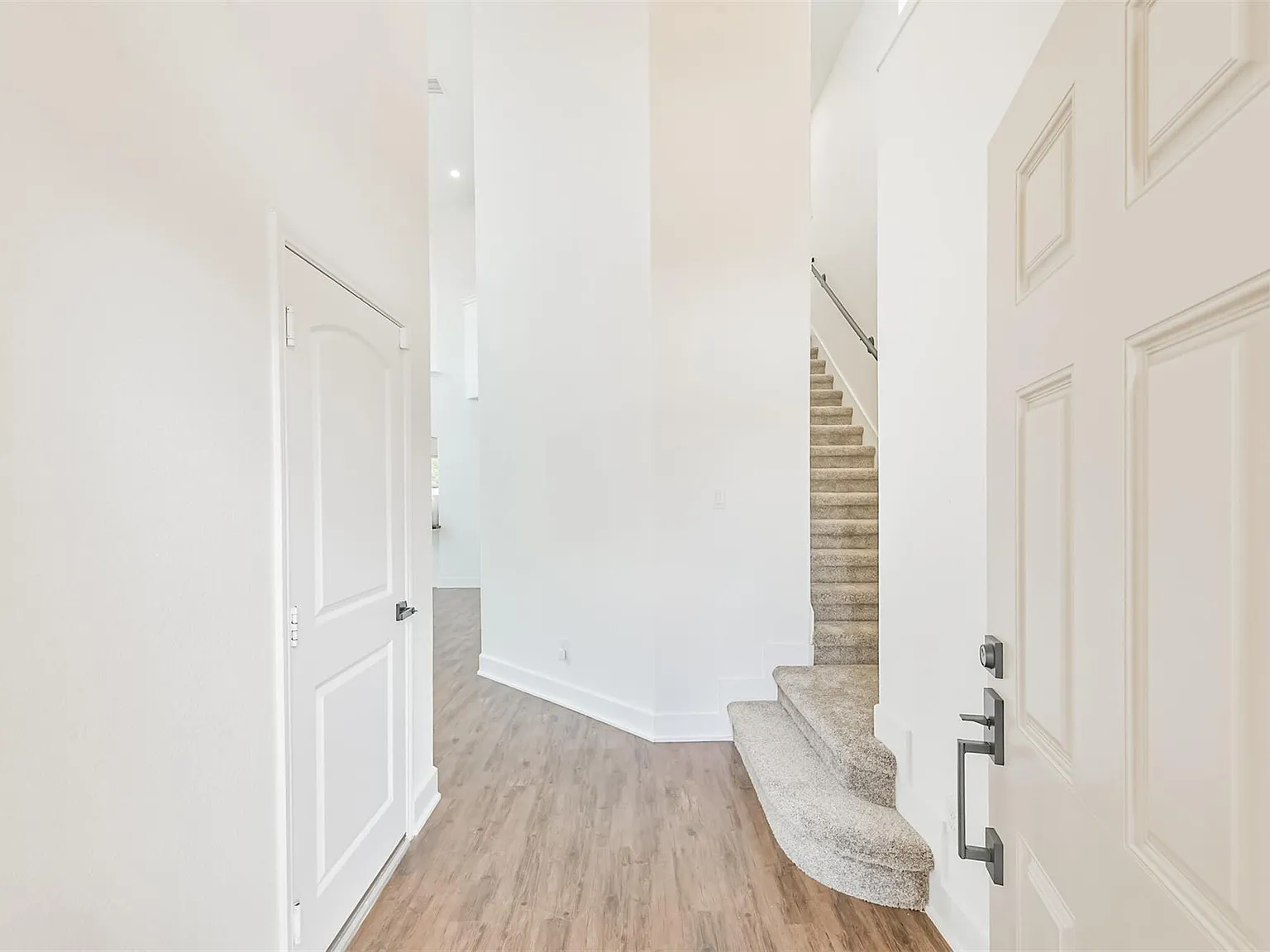 4 bed, 2.5 bath, 2620 sqft, $2,850 — Photo 3