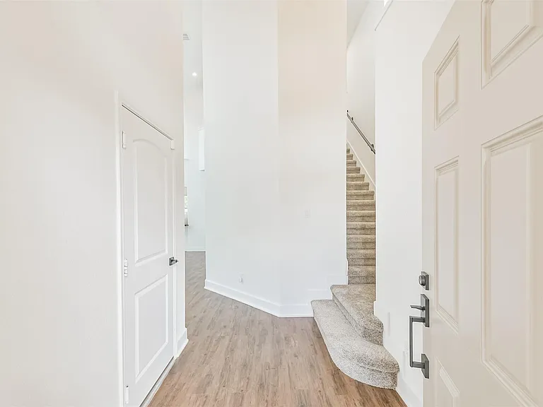 15203 Lake Powell Dr — Photo 3