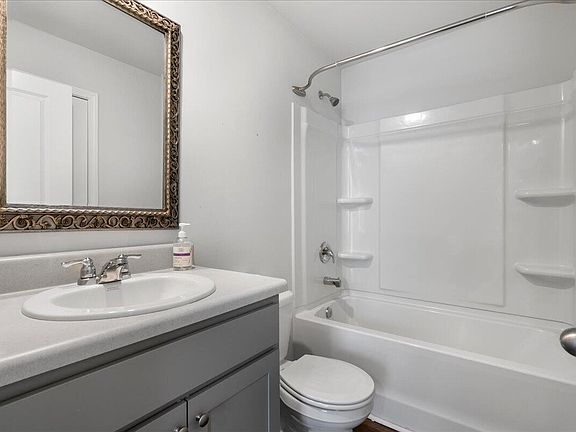 4th image of 183 Spencer Cir