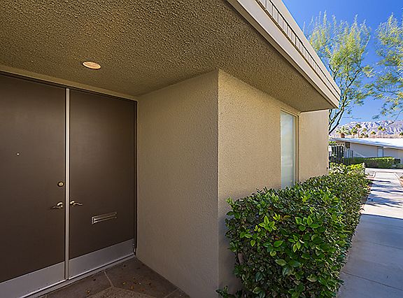 3rd image of 70118 Frank Sinatra Dr #27