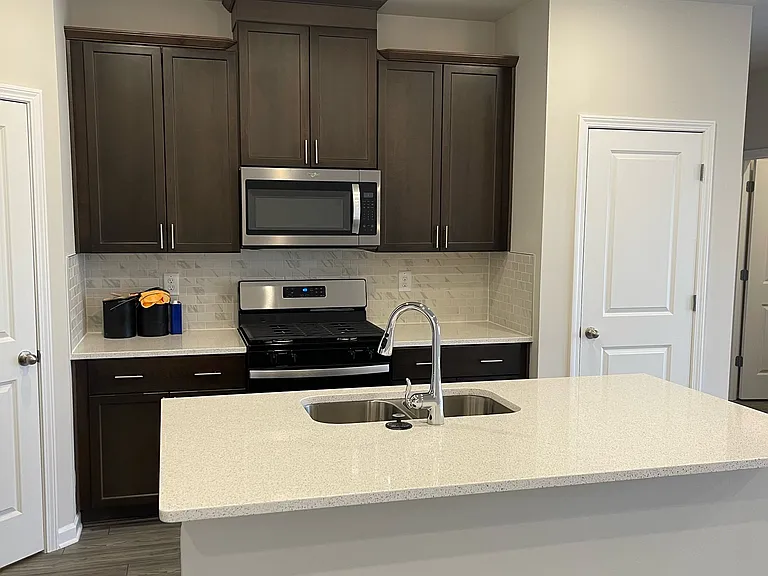 13 Beech Ln N — Photo 2