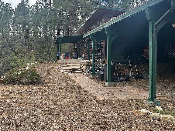 4th image of 704 W Clubhouse Dr
