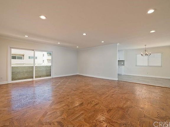 5th image of 5301 Yarmouth Ave Unit 9