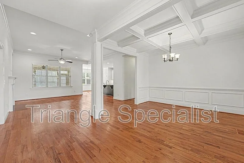 4 bed, 3.0 bath, 3754 sqft, $3,750 — Photo 4