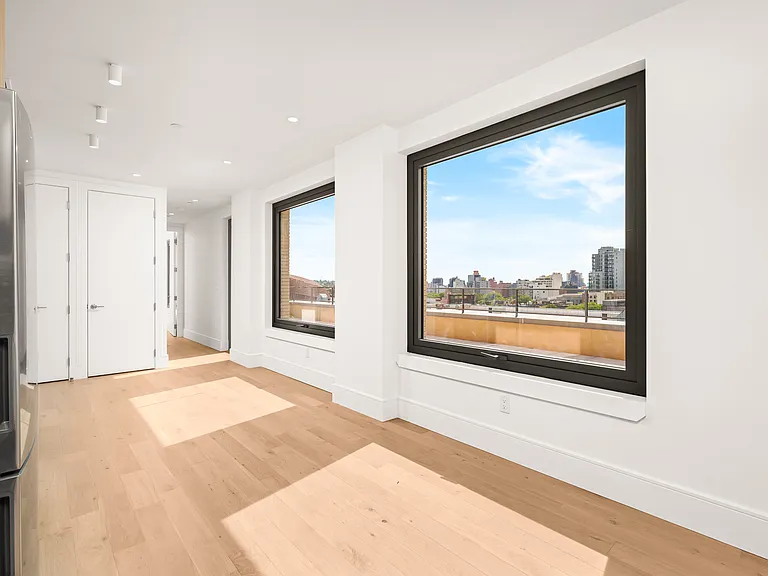 151 S Elliott Pl #8I — Photo 4