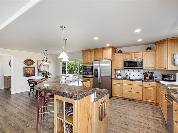4th image of 7201 Oakmont Drive