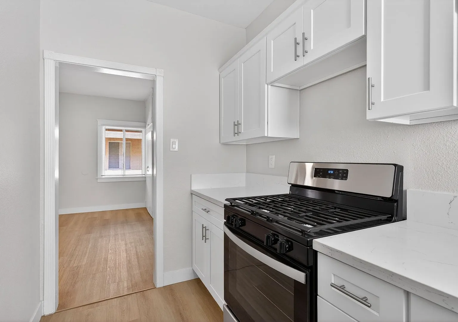915 Cherry Ave — Photo 4
