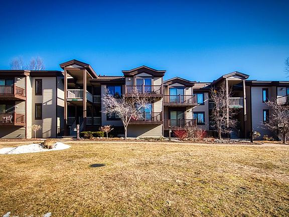 3rd image of 12 Harbor Ln Unit 1
