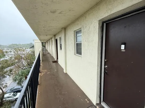 220 SW 9th Ave, Hallandale Beach, FL