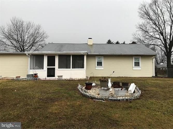 2nd image of 256 Wyandotte Rd