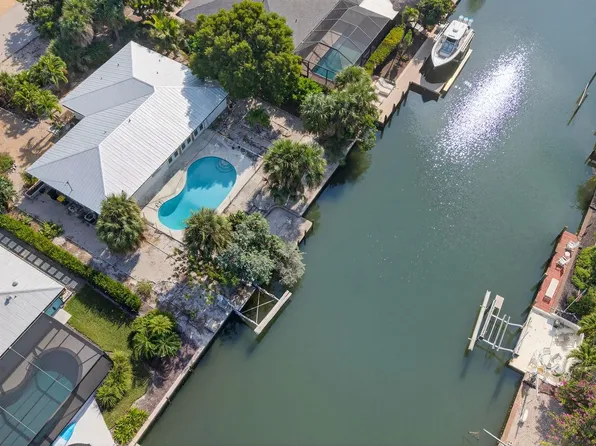 935 Pecten Ct, Sanibel, FL 33957