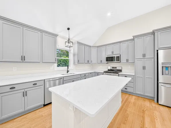 6 McHugh Ave #6, Billerica, MA 01821