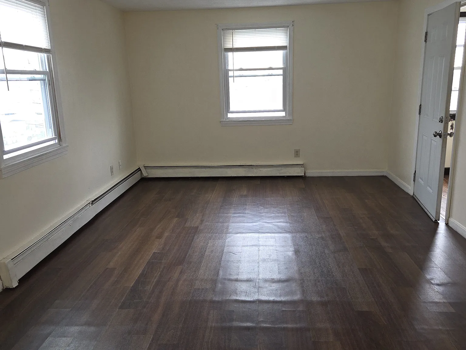 471 Essex St — Photo 2